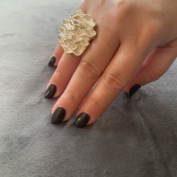 Silver Toned Expandable Ring - Picture 3 of 6